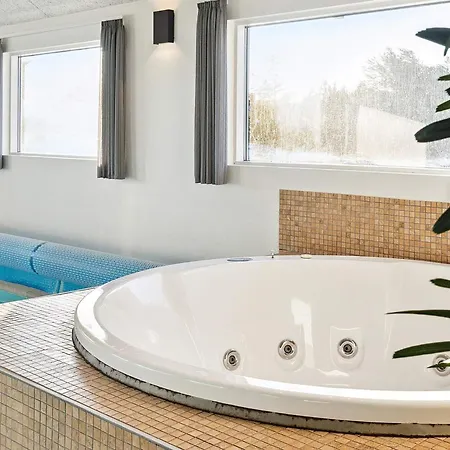 Luxury Pool Retreat By Sea - By Traum