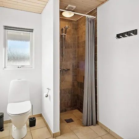 Luxury Pool Retreat By Sea - By Traum Feriehus Harboør