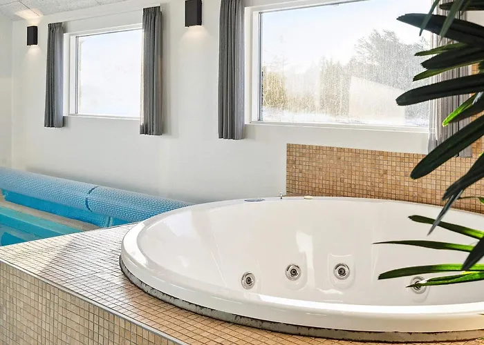 Luxury Pool Retreat By Sea - By Traum