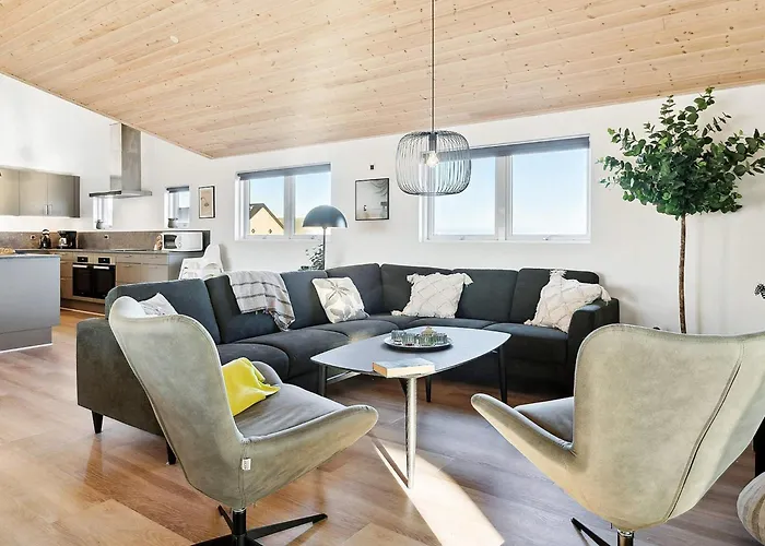 Holiday home Luxury Pool Retreat By Sea - By Traum *